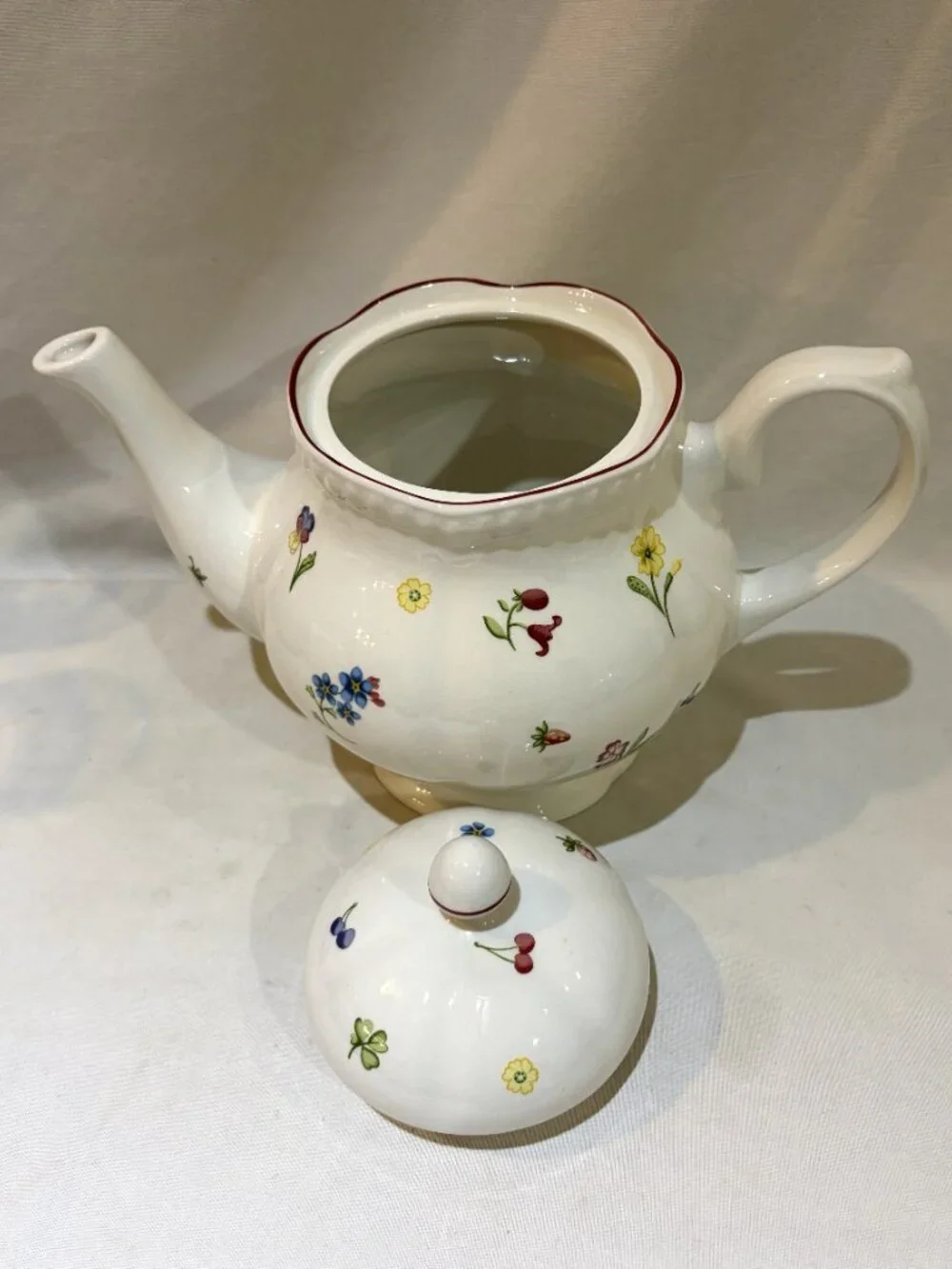VTG Johnson Brothers Fine Porcelain FLEURETTE Teapot Staffordshire England EUC